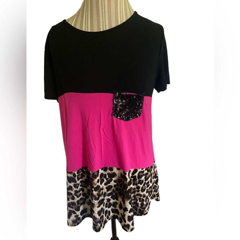 Kim Rogers size large t shirt with sequin pocket accent like new